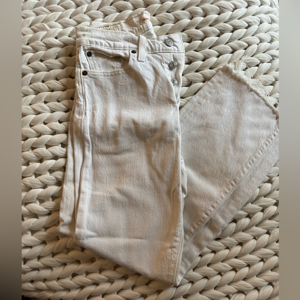 Women’s button front high rise Levi jeans | 25 | white denim